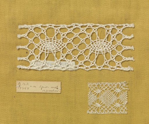 Bobbin lace sample with coarse thread as an example of a spider with twelve legs, accompanied by a fragment of Strop lace in which this technique is applied