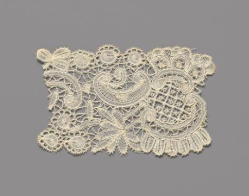 Strip of mixed lace with lobed volutes and a palmette leaf