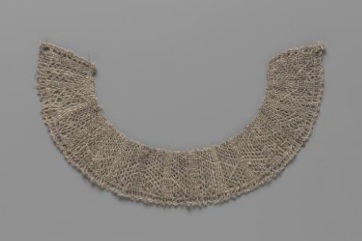 Collar of Bobbin Lace Made of Grey Wool
