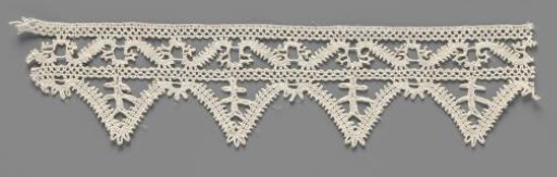 Strip of bobbin lace with triangular shells