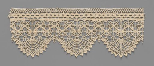 Strip of Bobbin Lace with Millet Leaflets in a Square Mesh and Fan-Shaped Shells