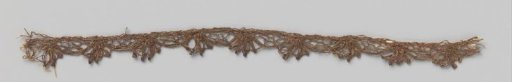 Strip of gold lace with bow and fan shells