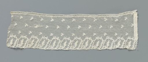 Strip of bobbin lace with linked obliquely placed rectangles