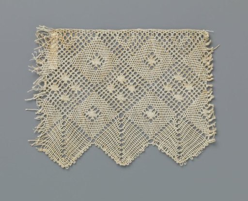 Strip of bobbin lace with diamonds