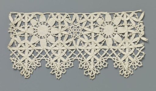 Strip of bobbin lace with flower or star in a square with a pointed shell