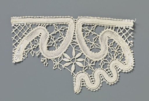 Strip of bobbin lace with ribbons forming a symmetrical pattern from above