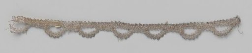 Strip of silver lace with half-round shells