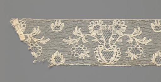 Strip of bobbin lace with a spherical flowerpot and strawberry-shaped flower