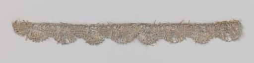 Strip of silver lace with fan shells