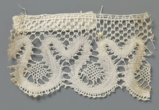 Strip of bobbin lace with ribbon forming hearts and drop-shaped shells