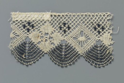 Strip of bobbin lace with diamonds and dark blue fan-shaped scallops