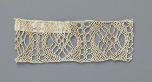 Strip of knotted lace with checks in rectangular fields