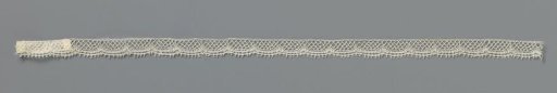 Strip of bobbin lace with arches along the lower edge