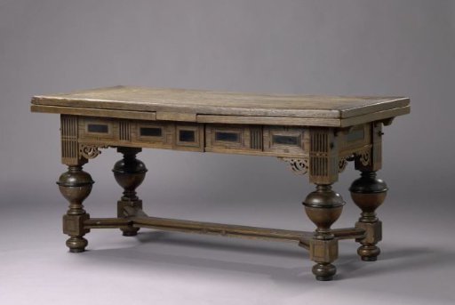 Ball-and-claw table, inlaid with ebony and palmwood. Vase-shaped legs connected by a double Y-profiled stretcher.