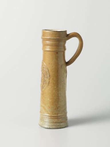 Cylindrical jug (fast) with a coat of arms