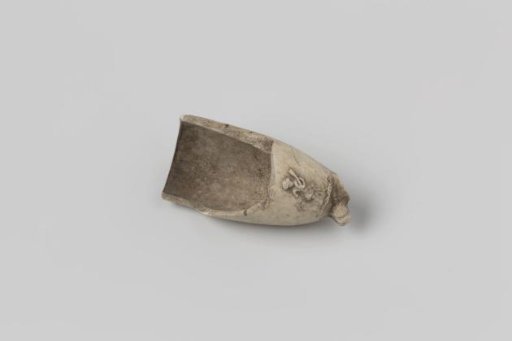 Fragment of a pipe bowl