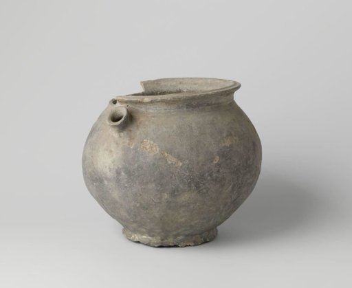 Jar with spout