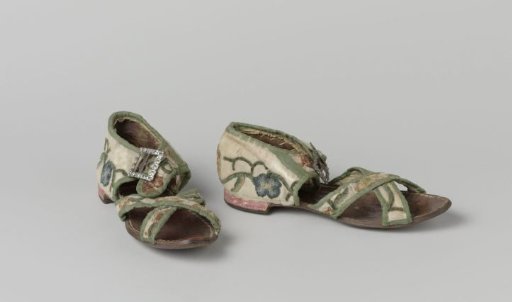 Sandal of white embroidered taffeta silk