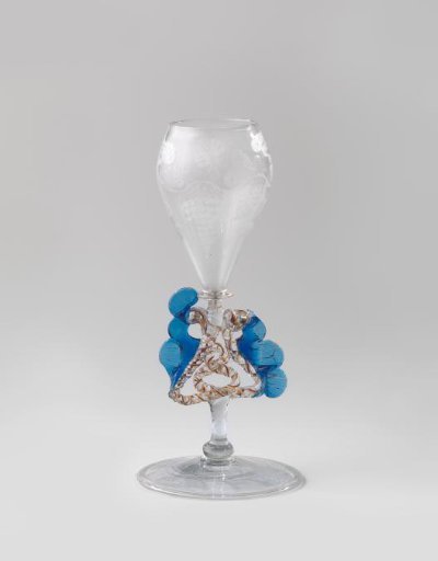 Wing glass with grapevines