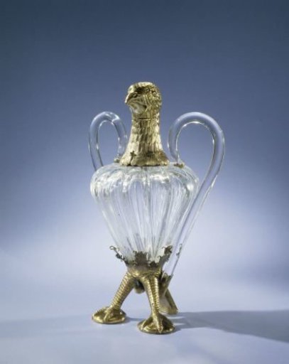 Carafe in the form of an eagle
