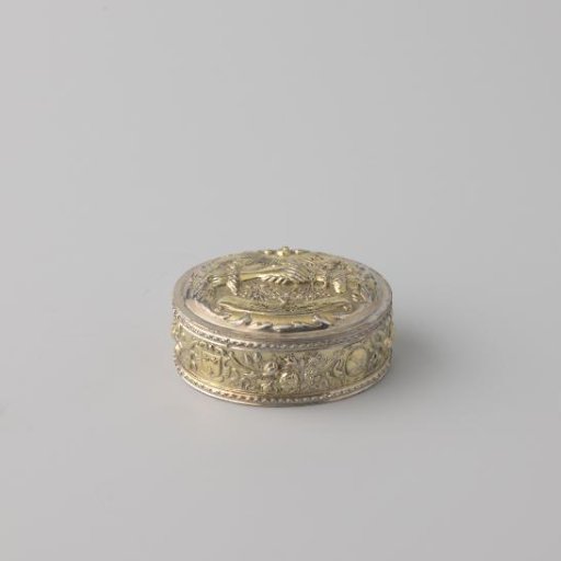 Knot box, oval, with two clasped hands, surrounded by a chain