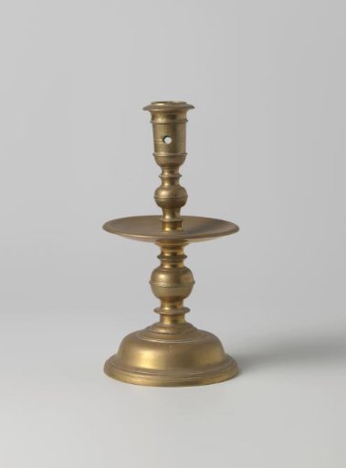 Collar candlestick of brass