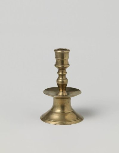 Collar or disc candlestick of brass