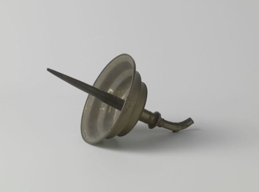 Candlestick and drip tray in brass