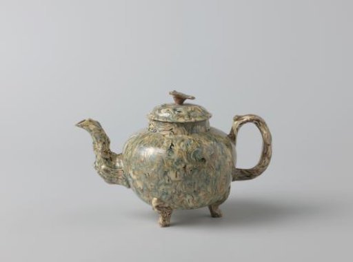 Teapot of hard-fired earthenware; Whieldon ware, agate ware ("lapwing")