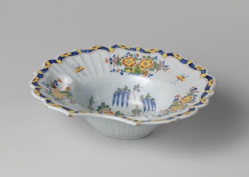 Shaving basin of faience