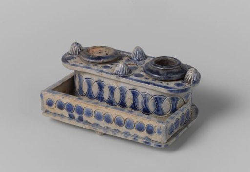 Ink stand with circles