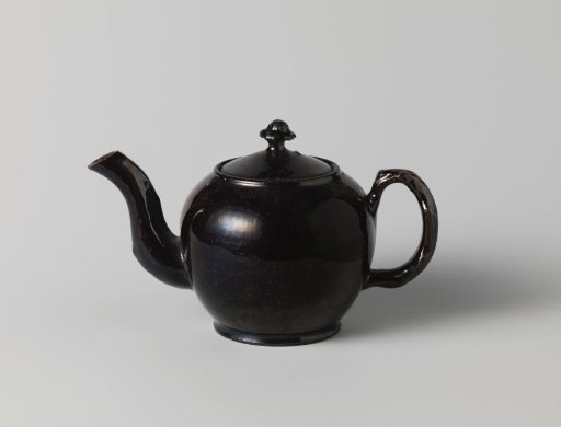 Teapot of earthenware with black-glaze