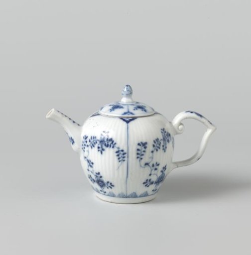 Teapot, painted in underglaze blue with leafy branches