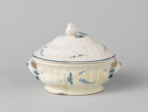 Tureen of English hard-fired earthenware, Boch fine faience