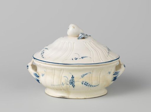 Tureen of English hard-baked earthenware, Boch fine faience