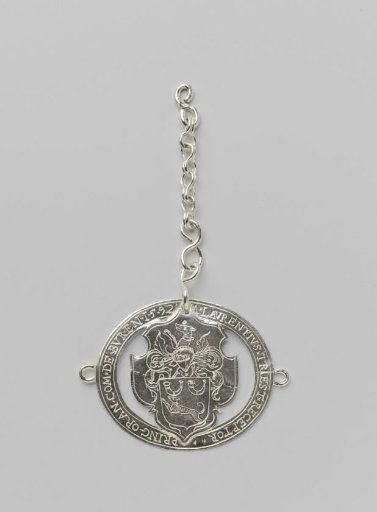 Insignia with a coat of arms and border inscription