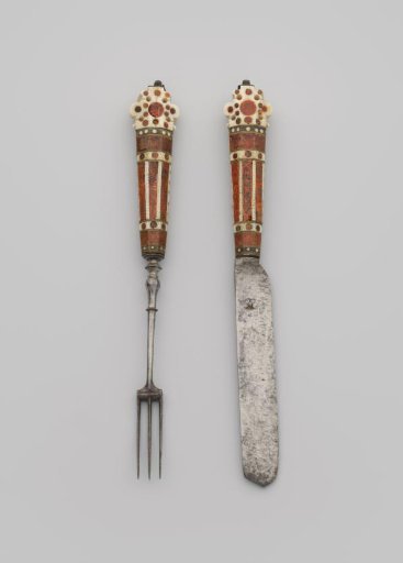Knife with an amber ivory handle in a case