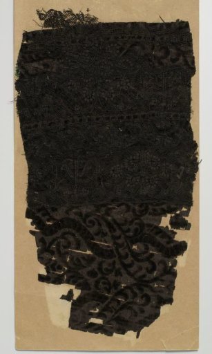 Fragment of a mantle of chiselled velvet with bobbin lace, according to tradition from Hugo de Groot