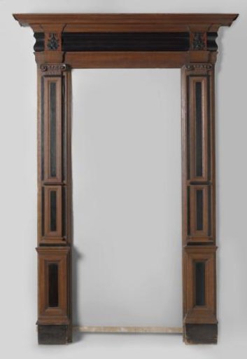 Oakwood Porch Decorated with Ebony