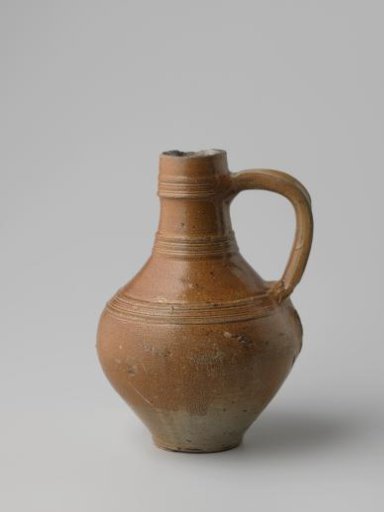 Jug with horizontal borders