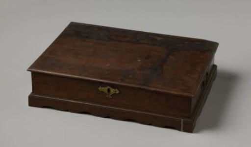 Chest of wood