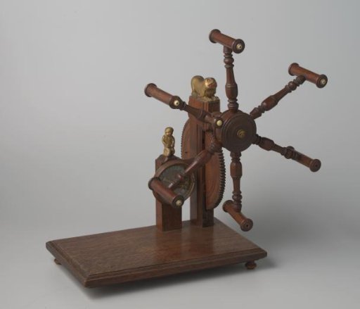 Wooden yarn winder
