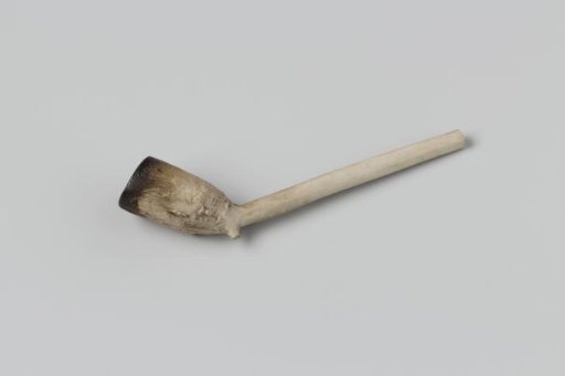 Tobacco pipe, depicting a fisherman and a crowned coat of arms
