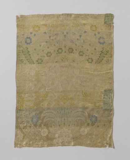 Fragment of silk damask with a pattern of a fan-shaped bouquet surrounded by a floral wreath