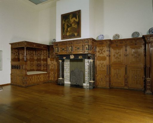 Wainscoting with chimneypiece, wallpanels and a portico