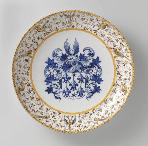 Dish with an unknown coat of arms