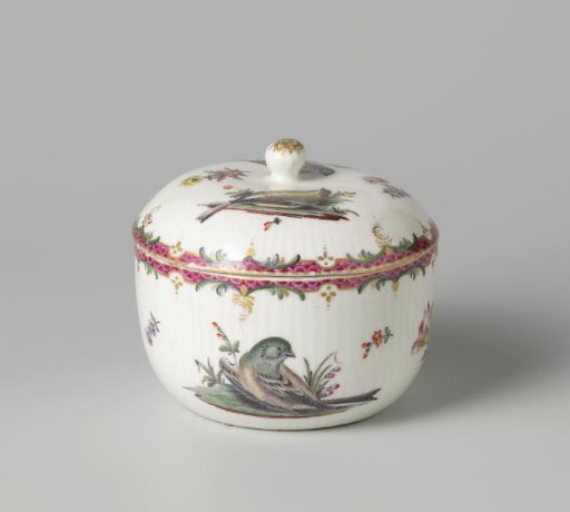 Bowl with a putto in a medallion