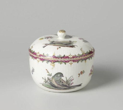 Covered bowl with a putto in a medallion