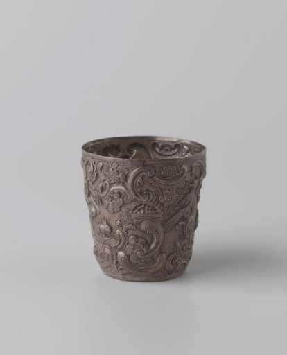 Silver tankard with chased decoration of flowers and birds