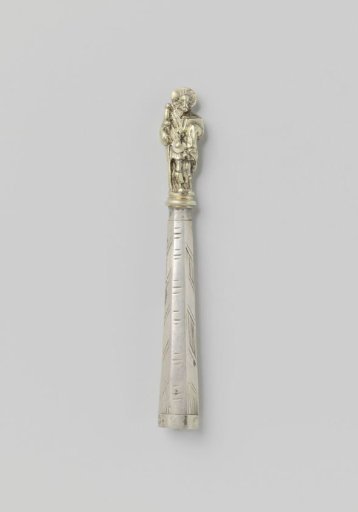 Silver spoon handle ending in an apostle figure